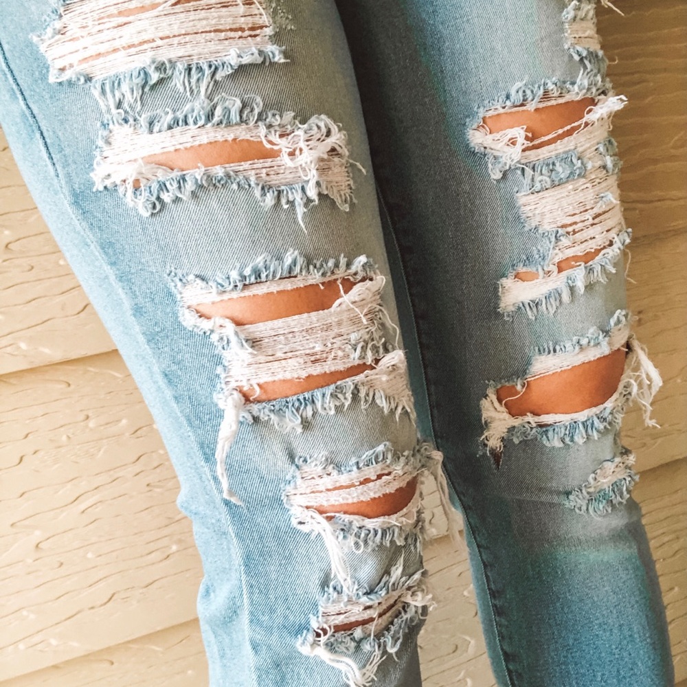 Kancan Lowrise Destructed Skinny Jeans